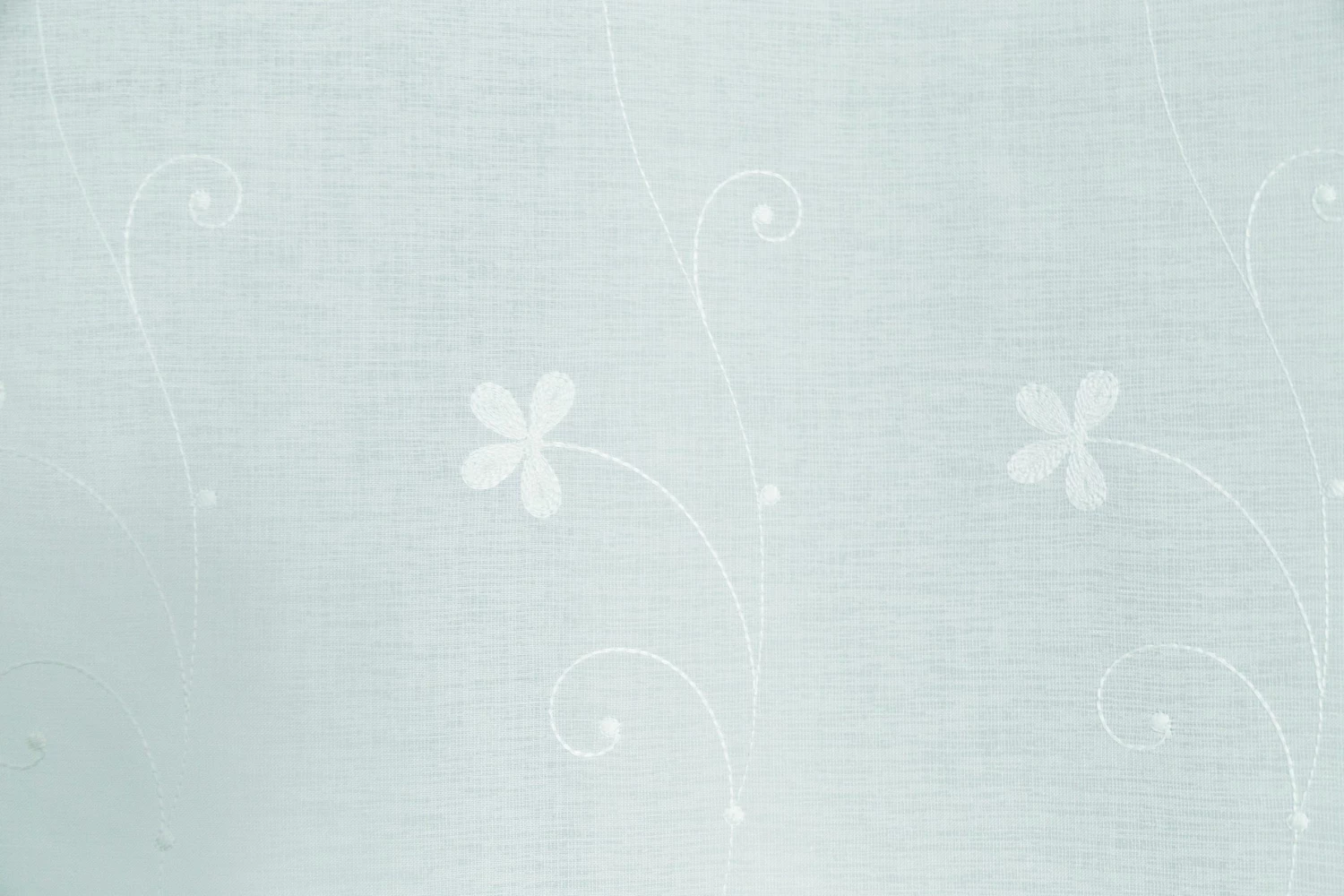 Indes Fuggerhaus Gardine weiß | floral | Bindebänder 4 Indes Fuggerhaus Gardine weiß | floral | Bindebänder – Bild 2