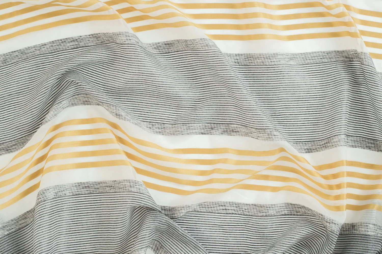 Indes Fuggerhaus Gardine safran grau | streifen 5 Indes Fuggerhaus Gardine safran grau | streifen – Bild 3