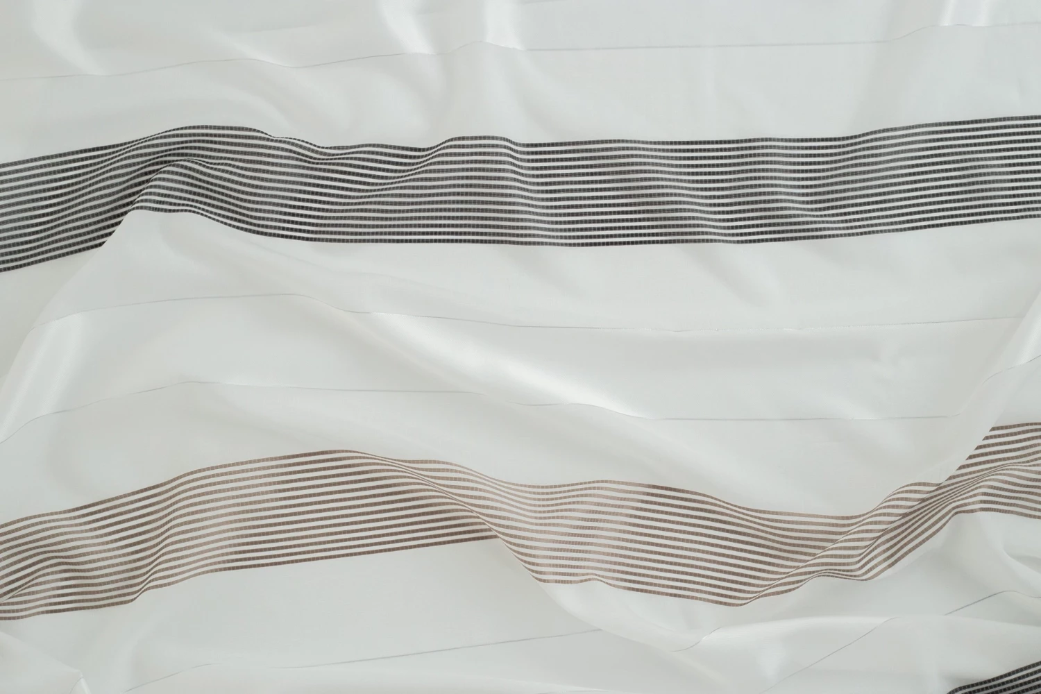 Indes Fuggerhaus Gardine beige-braun | Streifen | - Grau 5 Indes Fuggerhaus Gardine beige-braun | Streifen | - Grau – Bild 3